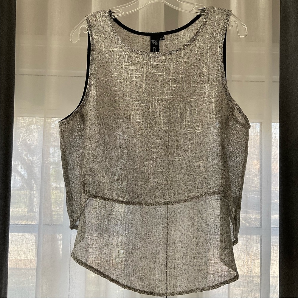 Focus Casual Life cropped tank black white weave size small